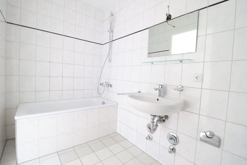 Innenliegendes Wannenbad mit HHK