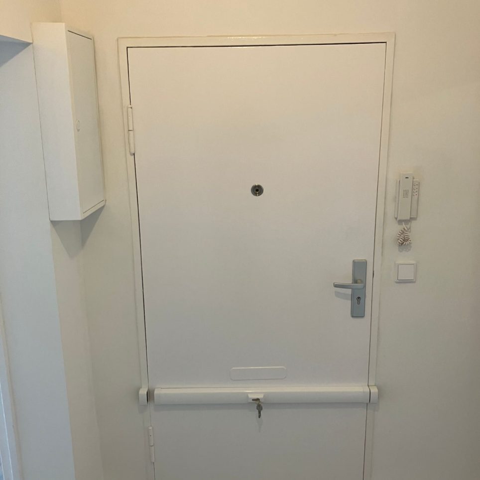 Wohnungstür mit Sicherung