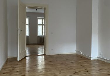 Schlafzimmer mit Bllick in den Wohnbereich