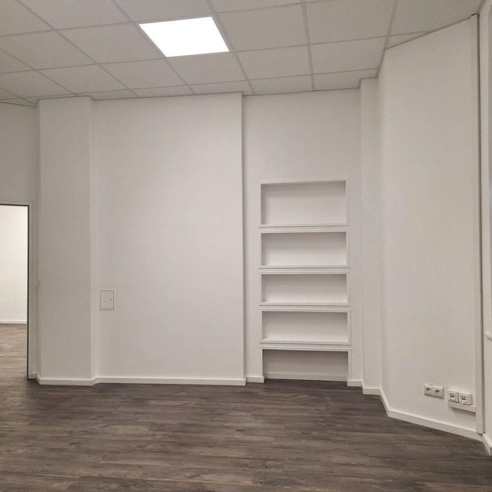 integrierte Ablagen (Büro 3)