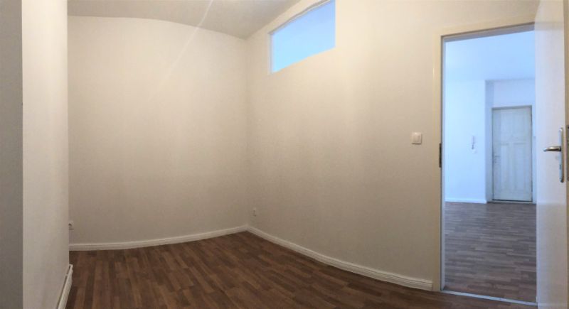 Beispielhaftes Abstellraum (alter Boden)