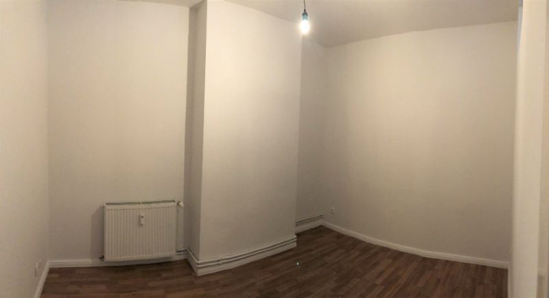 Beispielhaftes Abstellraum (neuer Boden)