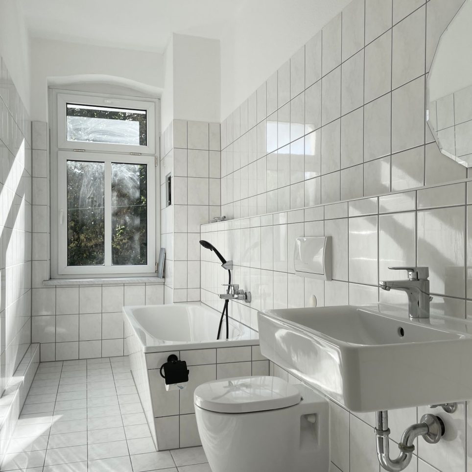 Tageslichtbad mit Wanne