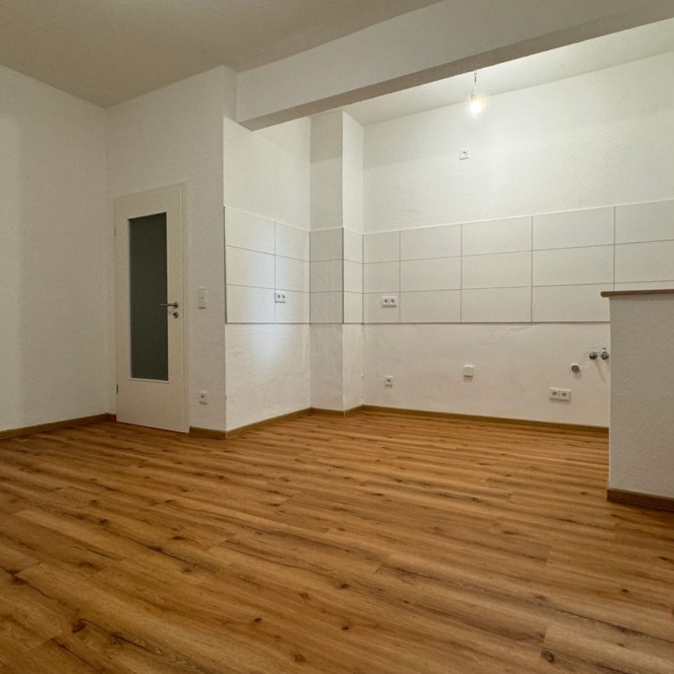 Originalfoto Wohnraum mit offener Kochküche