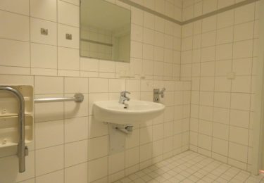 Duschbad mit Waschmaschinenanschluss