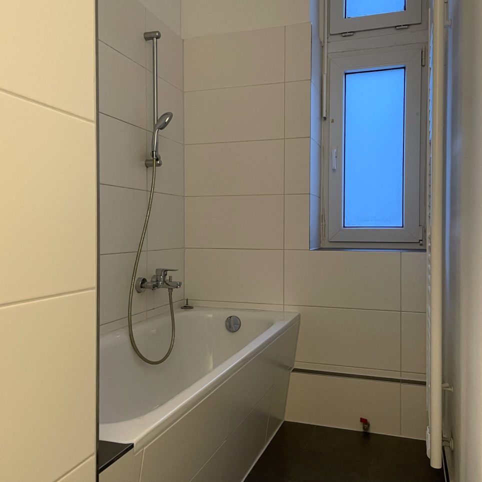 Beispiel Badezimmer mit Badewanne