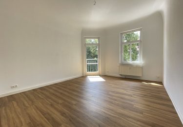 Lichtdurchflutetes Wohnzimmer