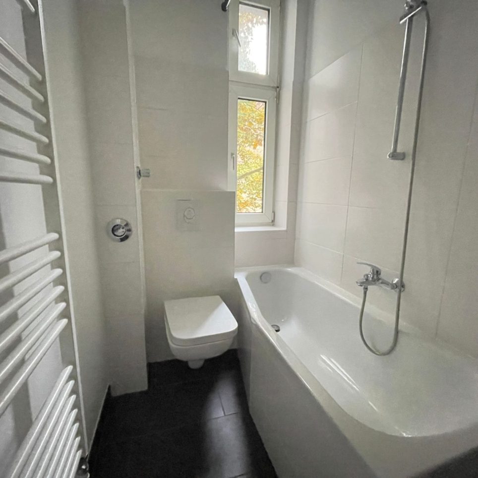 MUSTERBILD Bad mit Wanne