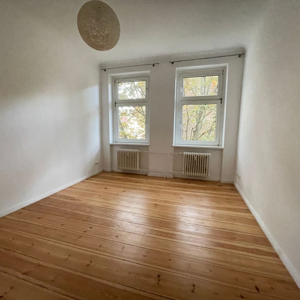 MUSTEBRILD Zimmer mit Dielenboden