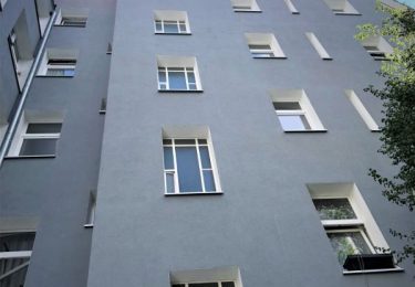 تصویر Großzügige Altbauwohnung mit zwei Balkonen und modernem Bad!