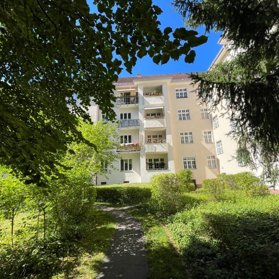 gepflegter Innenhof