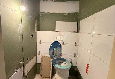 تصویر Großzügige Altbauwohnung mit zwei Balkonen und modernem Bad!